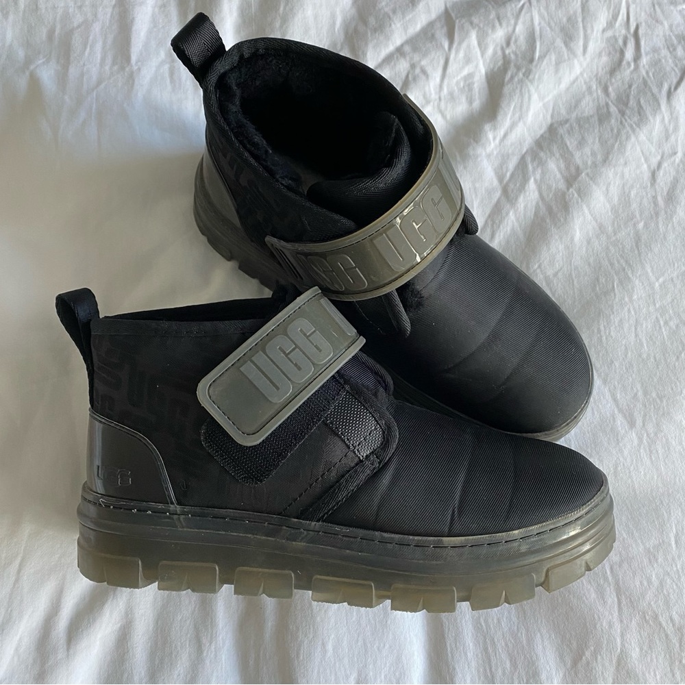 UGG Neumel Graphic Monogram Chukka | Sz 7